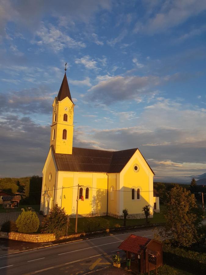 Accommodation "Old Town Dreznik" ราโควิซา ภายนอก รูปภาพ