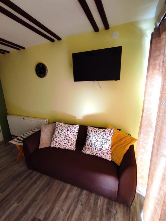 Accommodation "Old Town Dreznik" ราโควิซา ภายนอก รูปภาพ