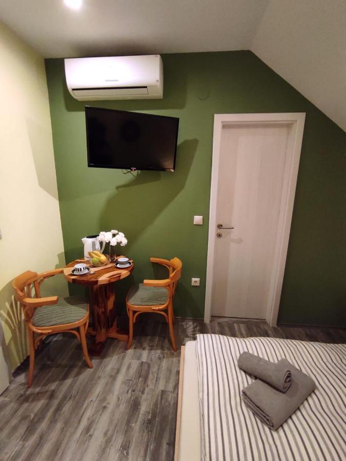 Accommodation "Old Town Dreznik" ราโควิซา ภายนอก รูปภาพ