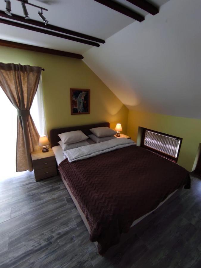 Accommodation "Old Town Dreznik" ราโควิซา ภายนอก รูปภาพ