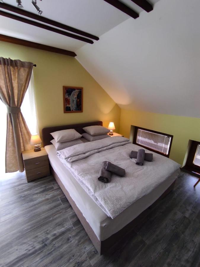 Accommodation "Old Town Dreznik" ราโควิซา ภายนอก รูปภาพ