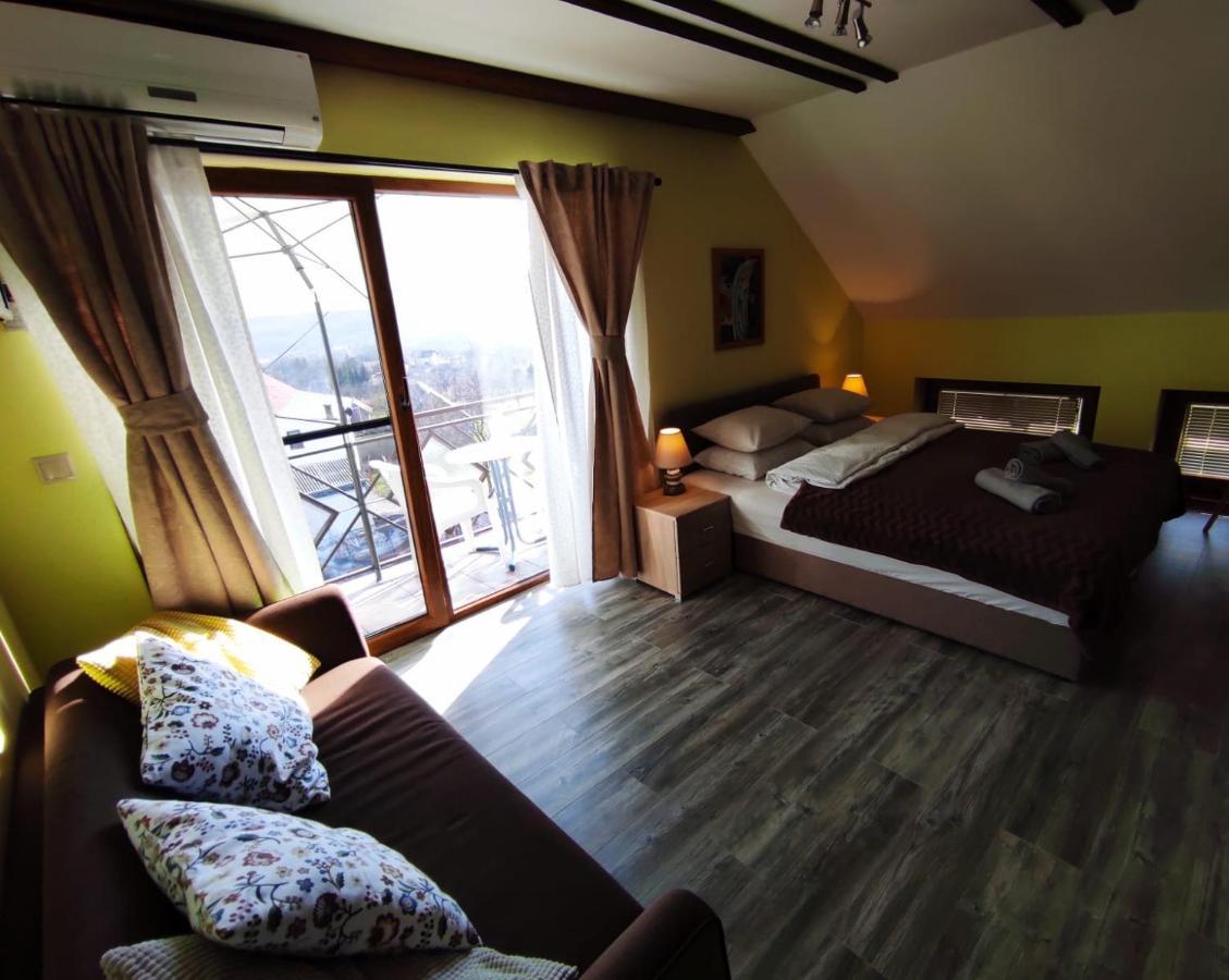 Accommodation "Old Town Dreznik" ราโควิซา ภายนอก รูปภาพ