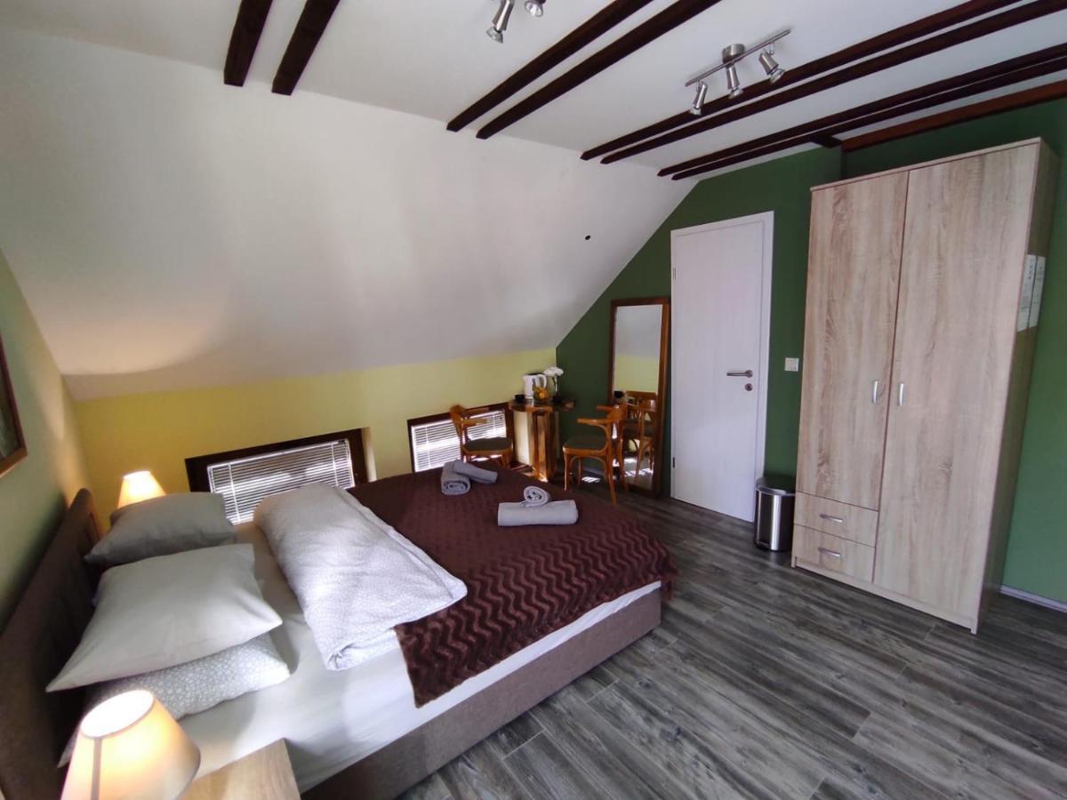 Accommodation "Old Town Dreznik" ราโควิซา ภายนอก รูปภาพ