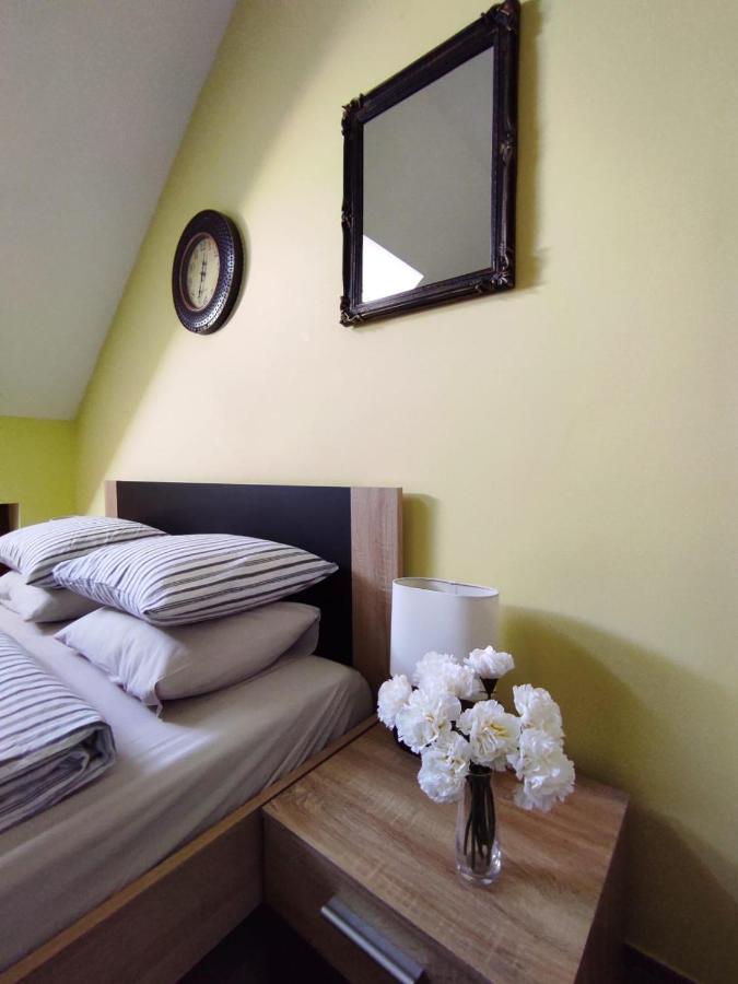 Accommodation "Old Town Dreznik" ราโควิซา ภายนอก รูปภาพ