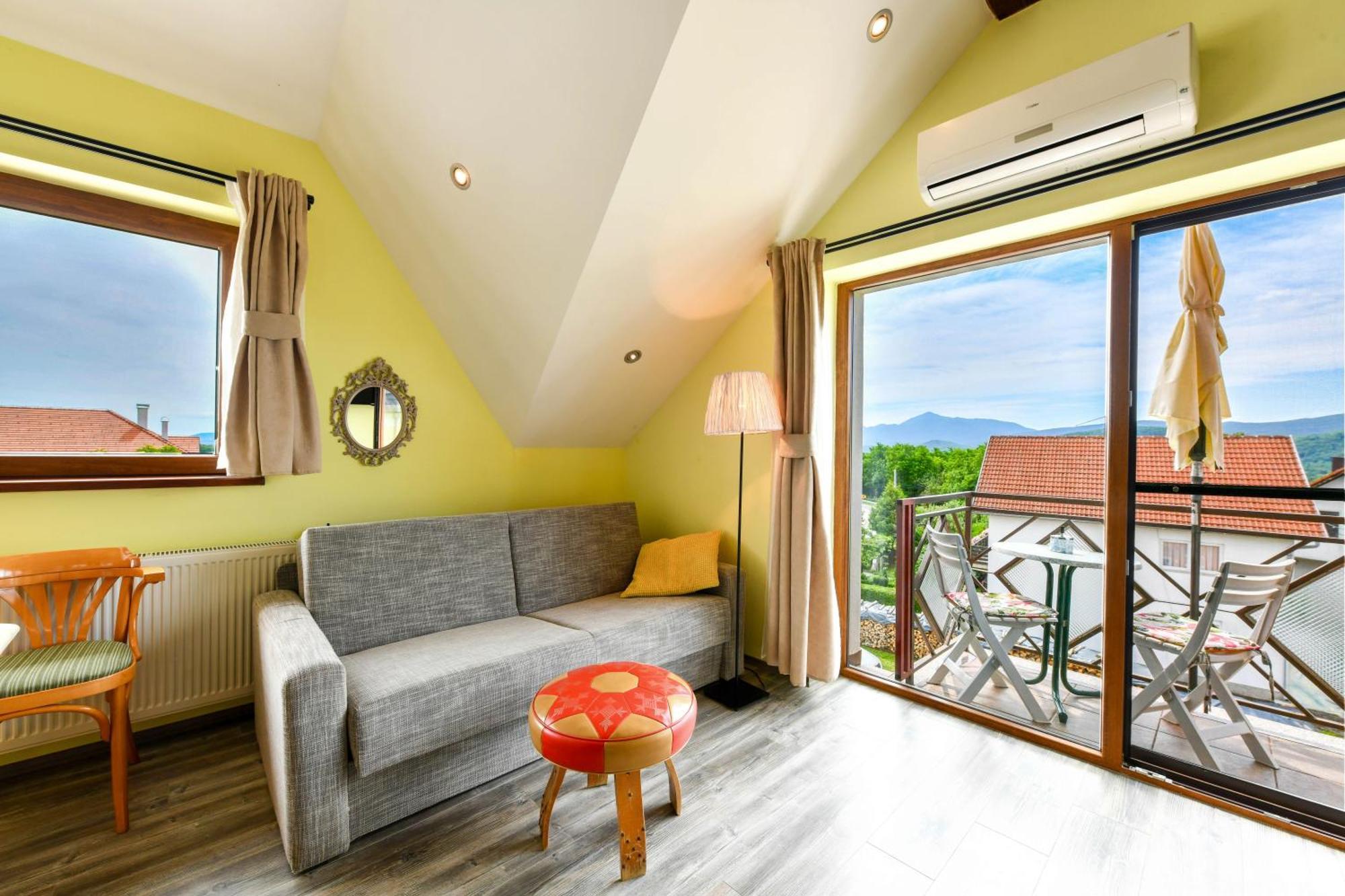 Accommodation "Old Town Dreznik" ราโควิซา ภายนอก รูปภาพ