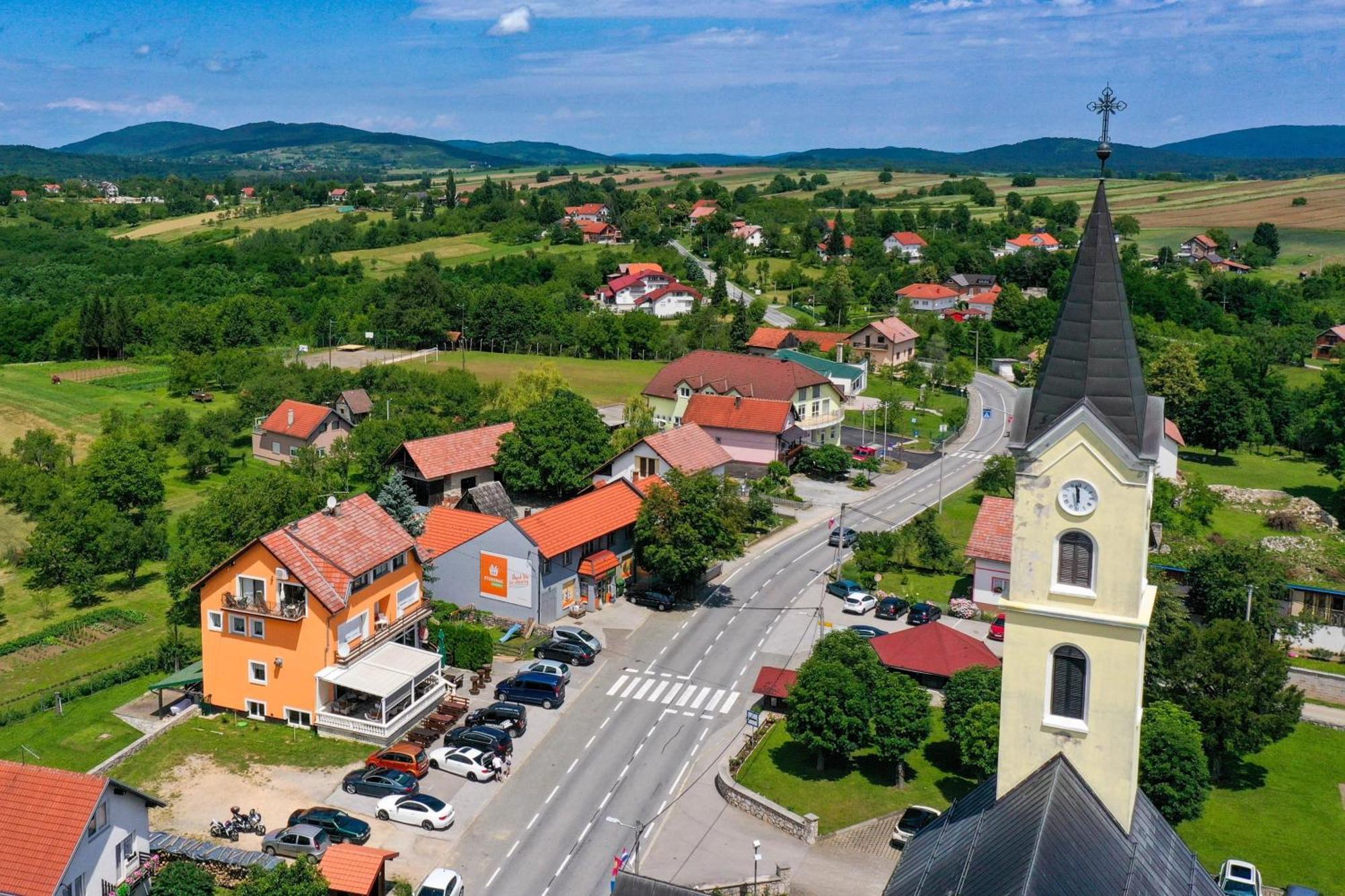 Accommodation "Old Town Dreznik" ราโควิซา ภายนอก รูปภาพ